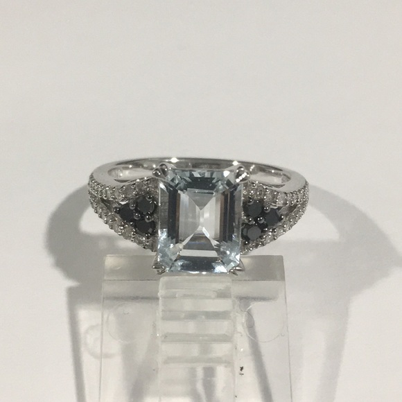 Jewelry - Sterling Silver 925 Aqua Marine Color Stone Ring